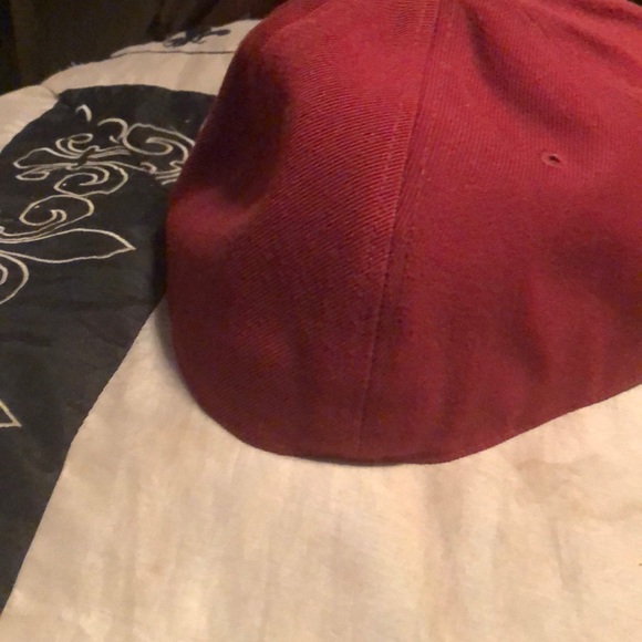 Fitted cap - Picture 2 of 3